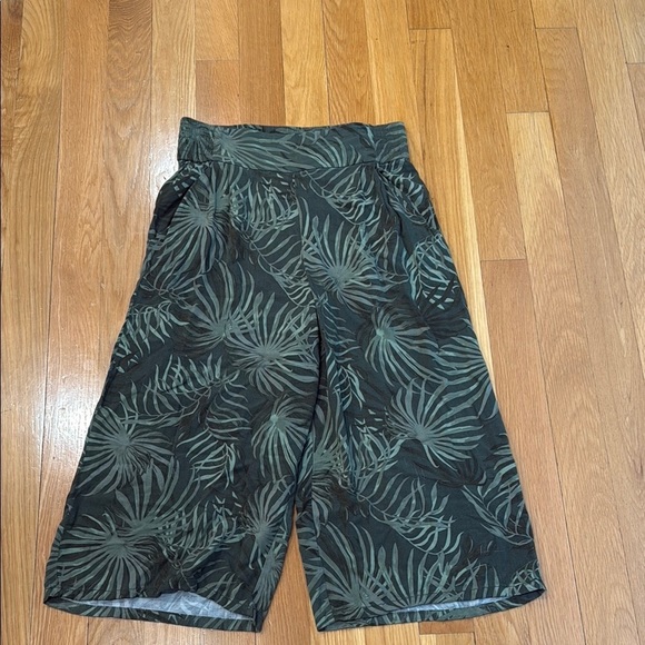 Time and Tru Pants - Time and tru women’s rayon carpet size medium (8-10).